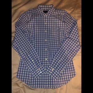 UNTUCKit Women’s Blue Button Down Shirt